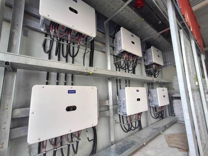 Hệ inverter và tủ điện tại nhà máy Leekpac